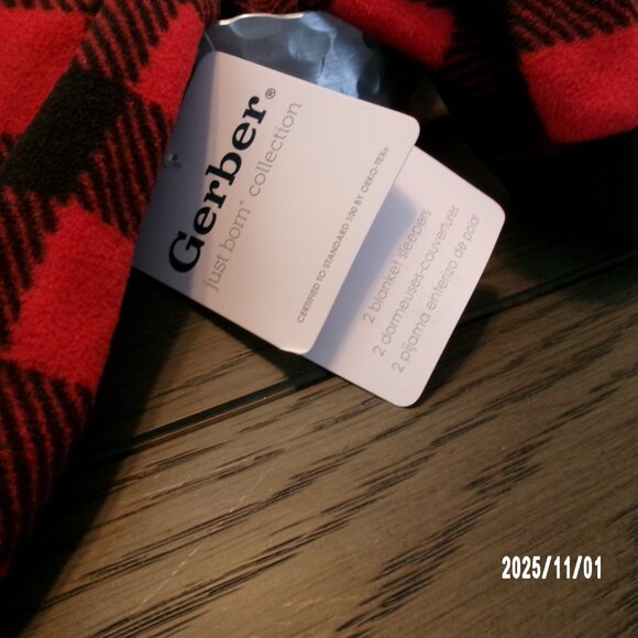 1 NEW  Gerber BOY GIRL 12 Months Zip Up Sleepers/ Red & Black PLAID CHECK - Picture 2 of 4